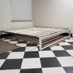 King size bed frame - can DELIVER almost anywhere for $20 extra - gently used and in LIKE NEW condition 😍