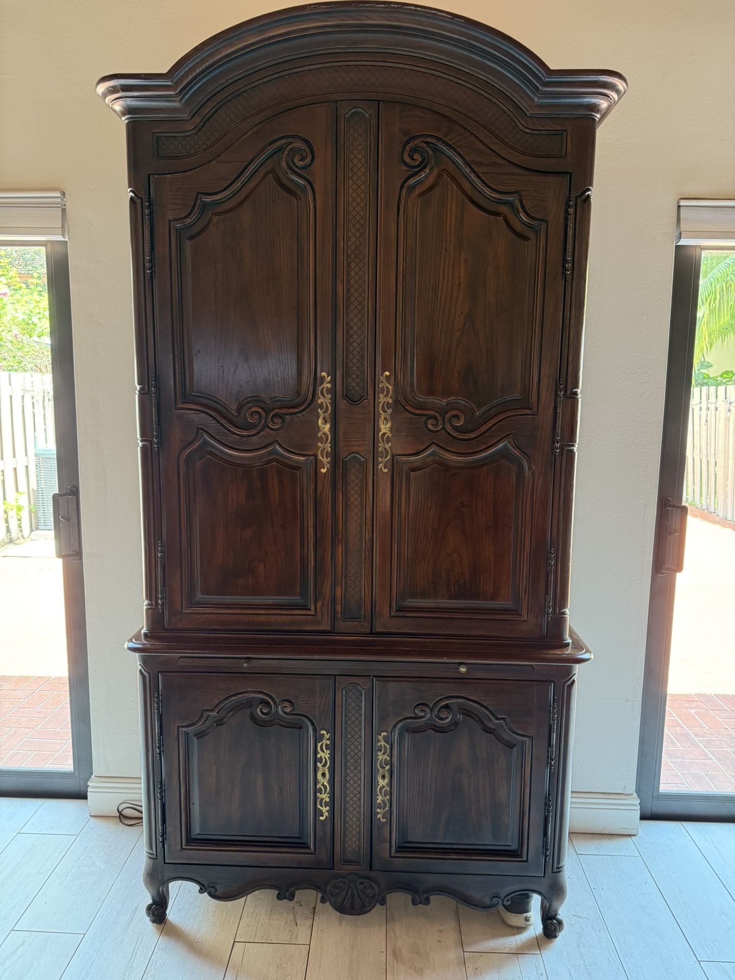 Exquisite Henredon Dining Room Armoire