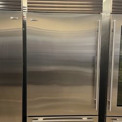 SUB ZERO 36”WIDE BUILT IN BOTTOM FREEZER REFRIGERATOR 