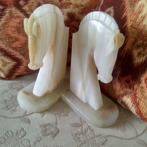 Vintage Knight Horse Head Bookends Carved Onyx Rock Marble Stone Book Ends