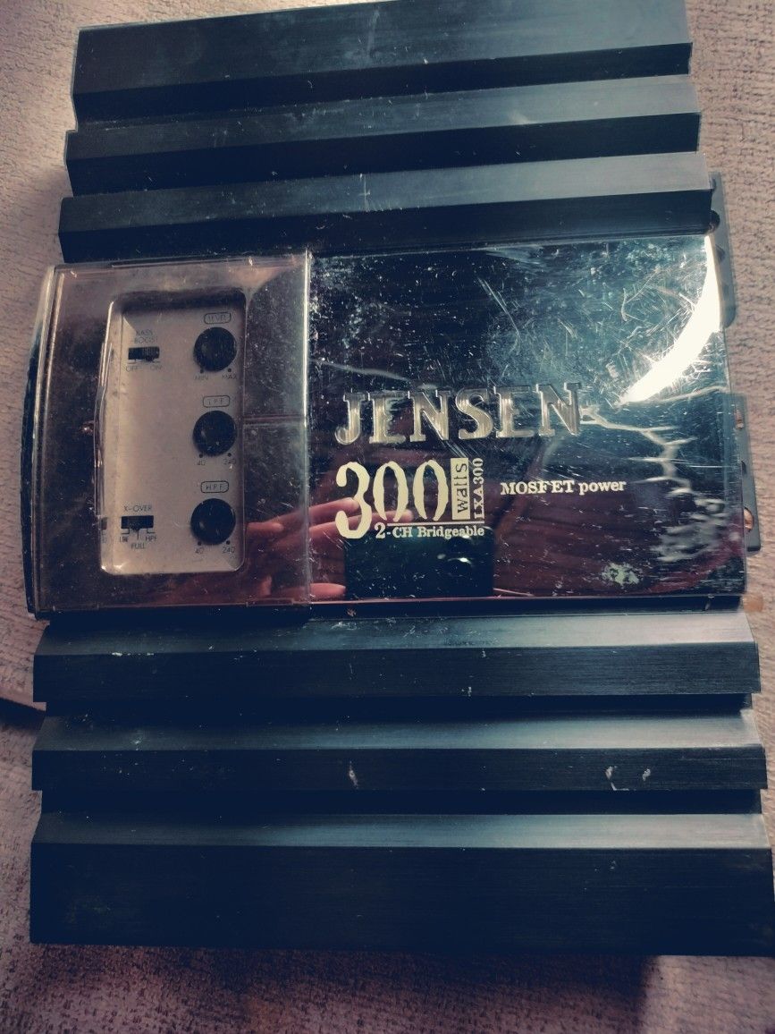 Jensen 300 W M Mosfet Power 2-channel Bridgeable Amp