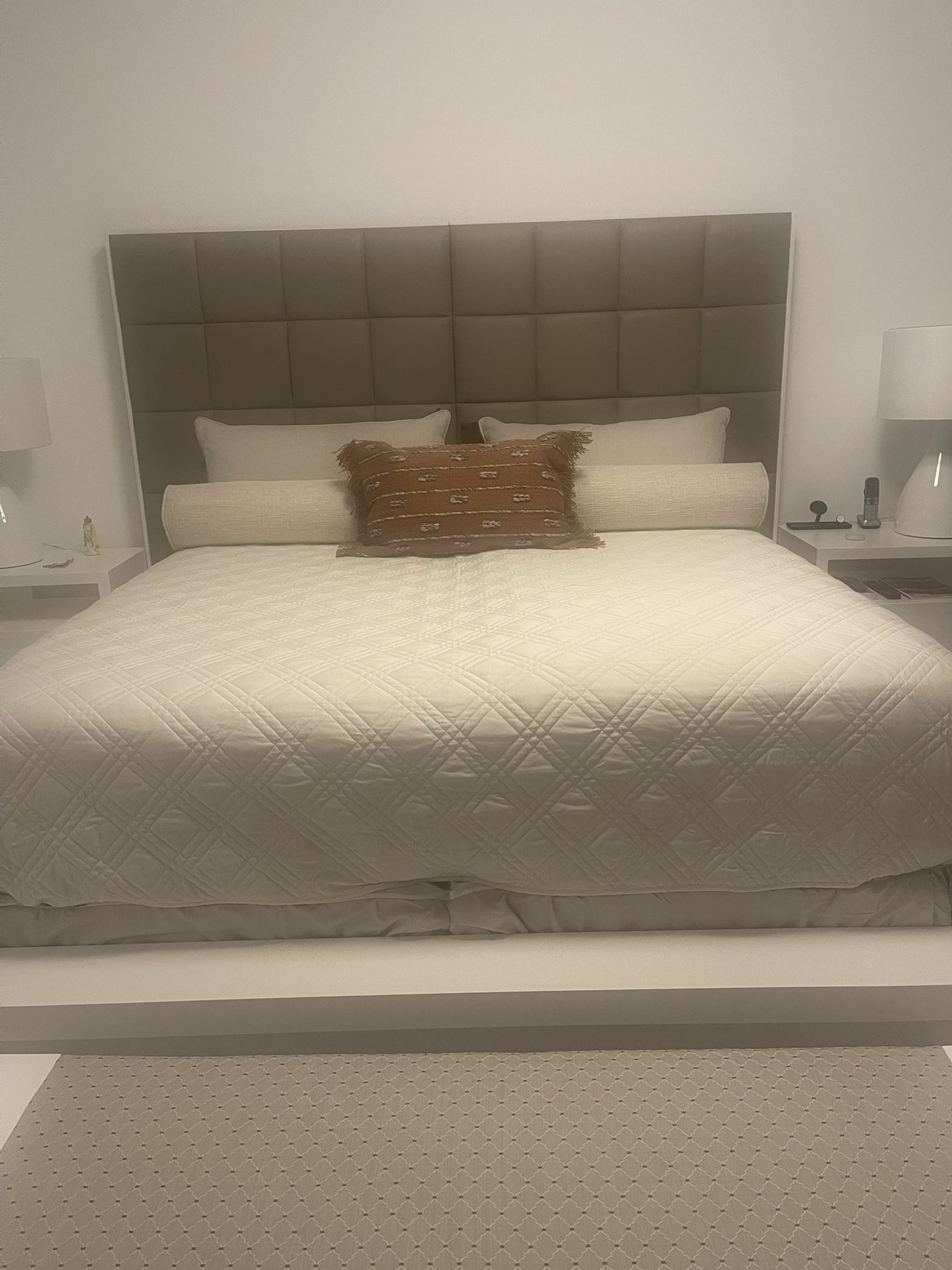 King Bed Frame White/Taupe