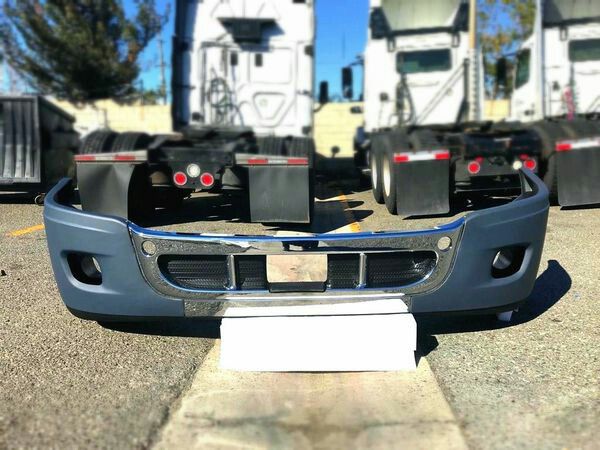 Freightliner Cascadia front Bumper W/Holes W/Chrome
