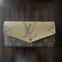 Louis Vuitton Sarah Monogram Reverse Giant Canvas Wallet