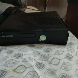 Xbox 360 Slim And Games 