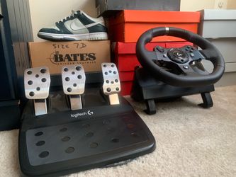 Logitech G920 Driving Force Racing Wheel and Floor Pedals