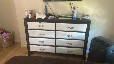 Dresser 8 drawers