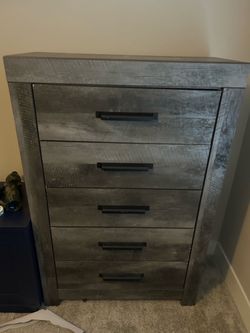 Rustic Gray 5 Drawer Chest / Dresser
