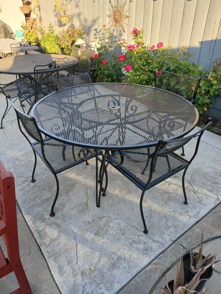 Restored 5-pice ROD IRON Set Large Table Must Go!