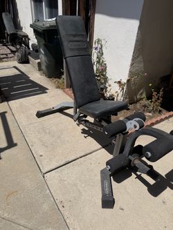 Nautilus weight bench
