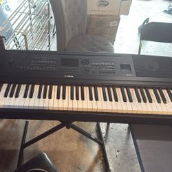 Yamaha DGX670B 88-key Arranger Piano