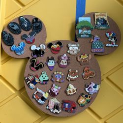 Mickey Shaped Pin Board w/ Pins 