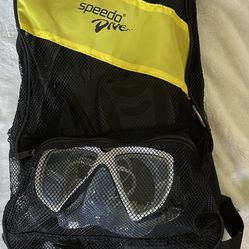 Speedo dive, mask, snorkel, fins, and backpack style carrying case