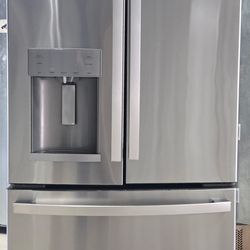 Gorgeous GE stainless steel 3-door French door refrigerator