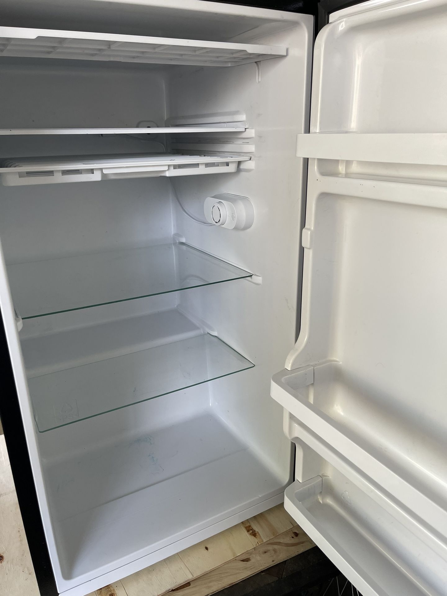 Mini Fridge 3.5 Ft