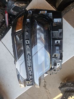 Dodge Ram 2500 left headlight Oem