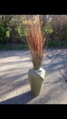 Flower and leaf 2 foot heavy duty vase it's huge