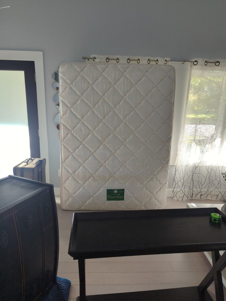 Queen Mattress - Virtually Free