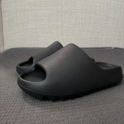 YEEZY SLIDES (ONYX)