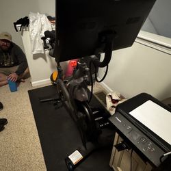 PELOTON OBSIDIAN BIKE AND BIKE MAT - OBO