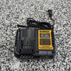 DEWALT 12V / 20V Lithium-ion Battery Charger