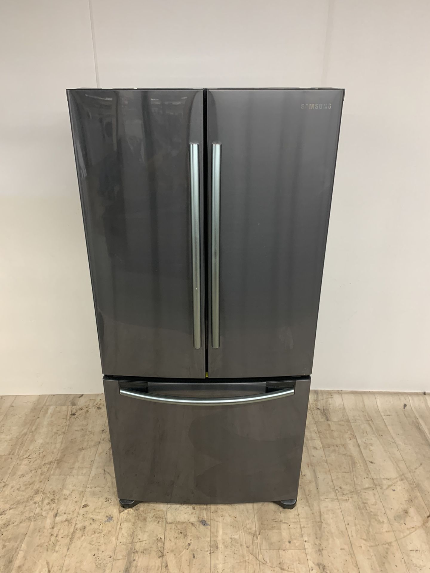 32 WIDE BLACK STAINLESS STEEL REFRIGERATOR 