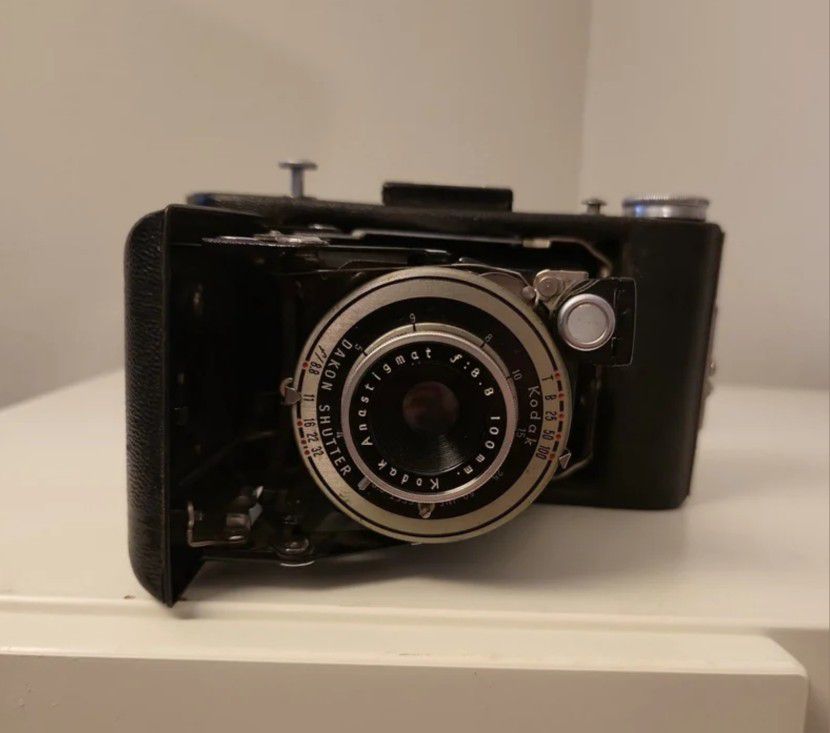 Vintage Kodak Vigilant Six-20 Folding Camera Dakon Shutter Anastigmat Lens