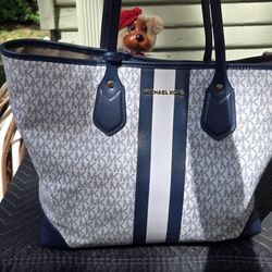 Michael Kors Purse // $50