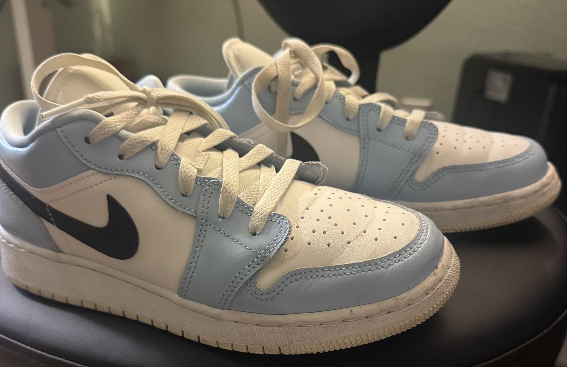 Nike Air Jordan 1 Low - 6Y/7.5 Women