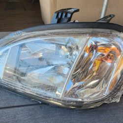2009-10 Freightliner Cascadia/Century Headlight