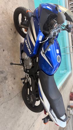 2004  suzuki street bike
