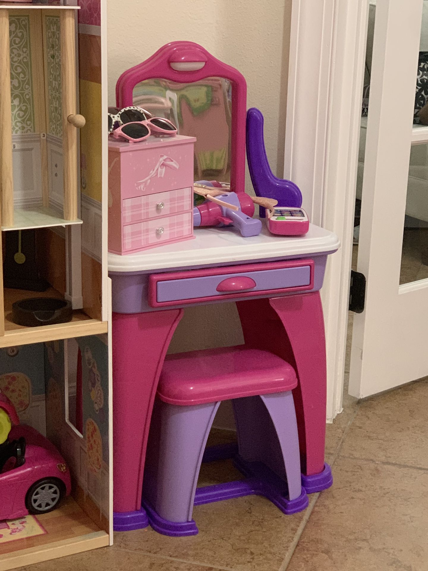 Toddler baby girl vanity makeup toy with chair - like new!