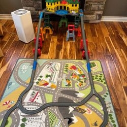 Fisher-Price Thomas & Friends Super Station great condition, comes with the box.