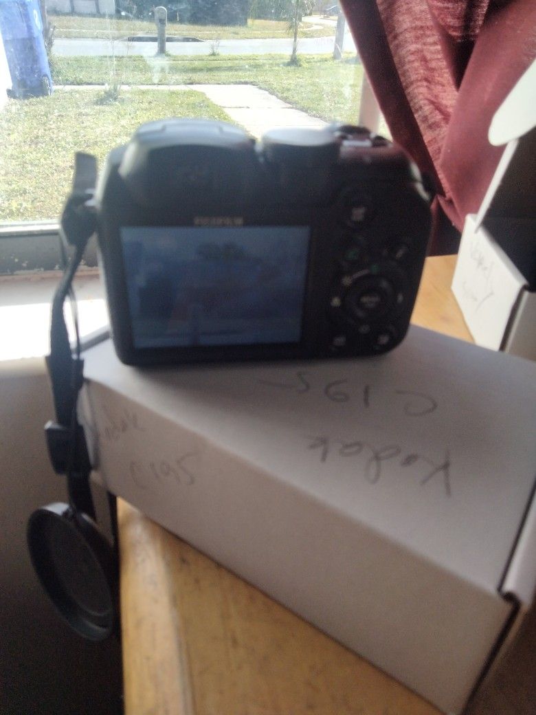 Fujifilm Finepix S1000fd Digital Camera