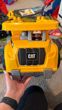 CAT dump Truck