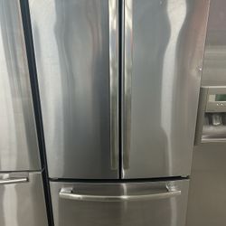 33” Wide Stainless French Door Refrigerator 