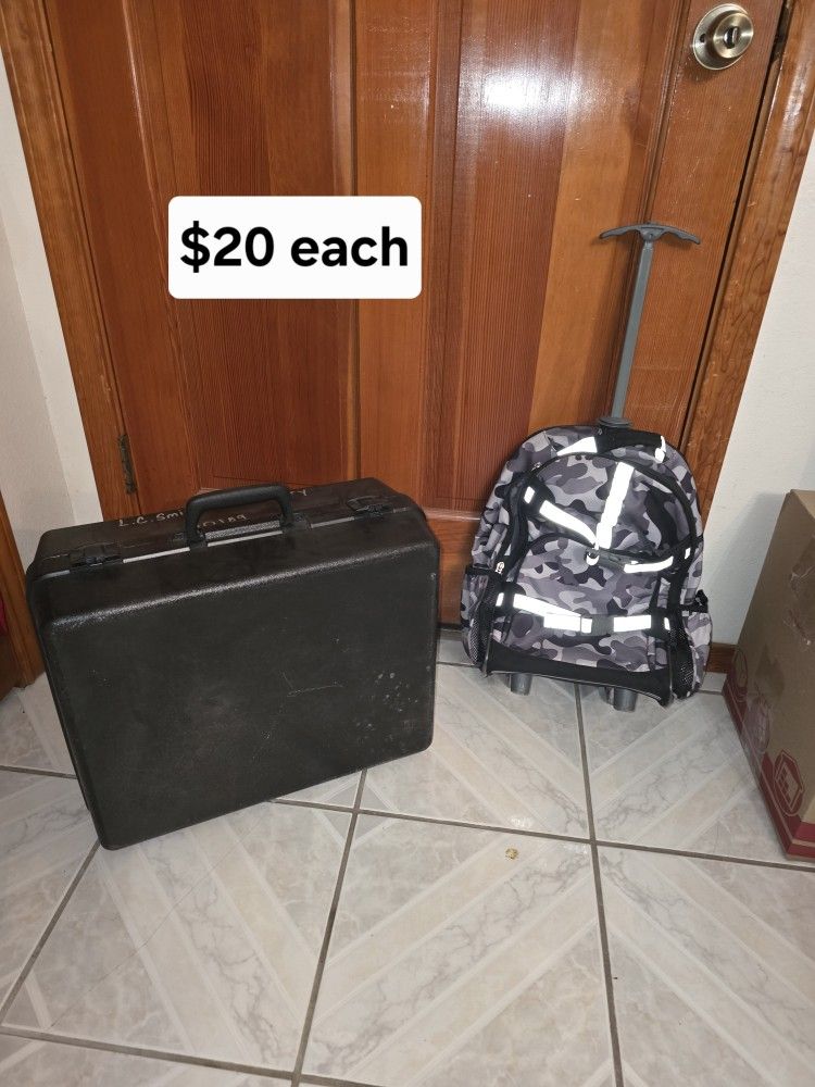 Rolling camouflage backpack & black plastic utility case $20 each
Pick up in Harlingen, I live near Walmart
Antiques, Telephone, Flags & Collectables