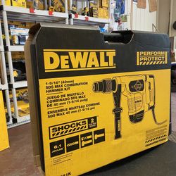 DEWALT 10.5 Amp 1-9/16 in. Corded SDS-MAX Combination Concrete/Masonry Rotary Hammer with SHOCKS and Case