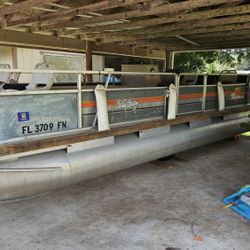 Pontoon Boat