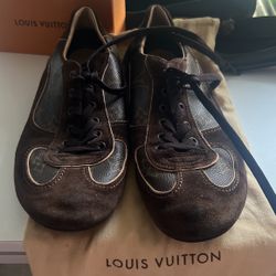 Loui Vuitton Tenni Shoes 