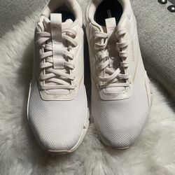 Women’s Size 9 Reebok 
