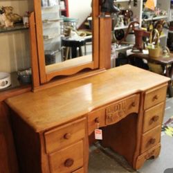 Virginia Maple Chuck wagon Desk w/chair
