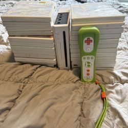 Netendo Wii With 24 Games And Limited Edition Yoshi Controller