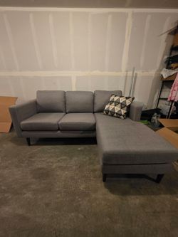 Sofa with reversible chaise
