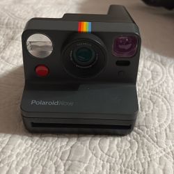 Polaroid Now Generation 2 i-Type Instant Camera with Autofocus 2-Lens System 