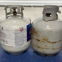2 Propane Gas Tanks – Standard Grill Size – Good Condition