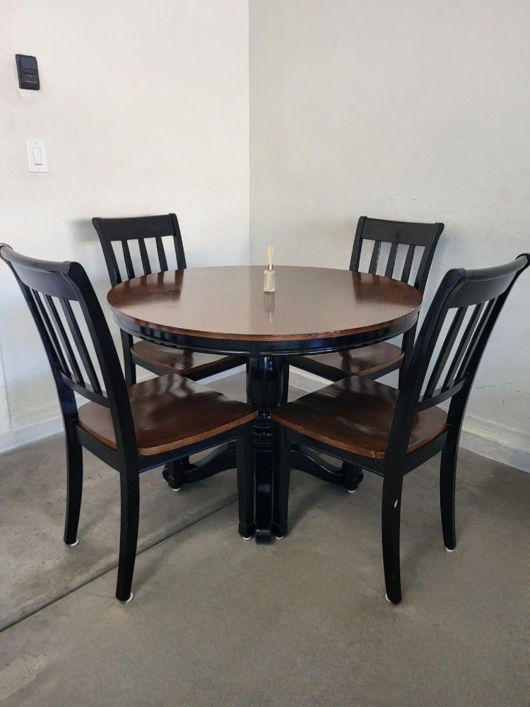 Round Table Set - Good Condition