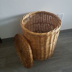 Bamboo Basket with Lid – Natural Style