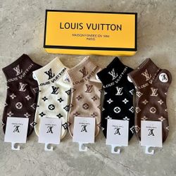 Five pairs of flower socks in a box, cheap