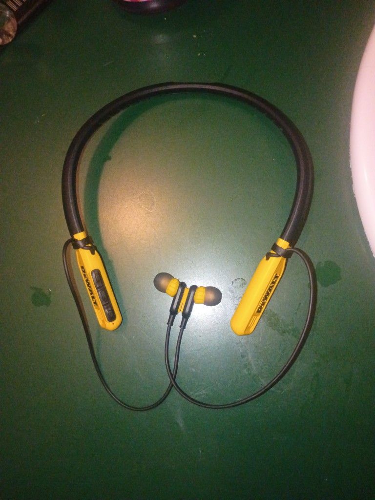 DeWalt Bluetooth Headphones